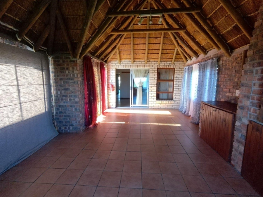 5 Bedroom Property for Sale in Wavecrest Eastern Cape